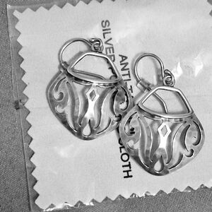 Silpada Sterling Silver. 925 Hammered Cut Out Hook Ear"Parisian Bistro" #W2438